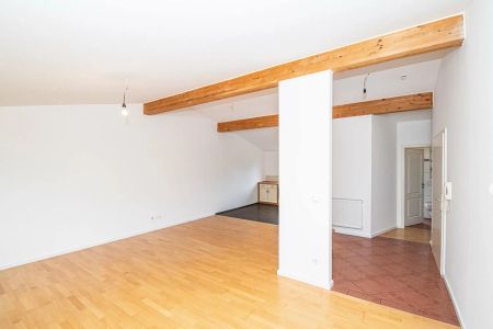 Vermietung: Helle Dachgeschosswohnung mit Balkon und Wohlfühlambiente - Photo 5