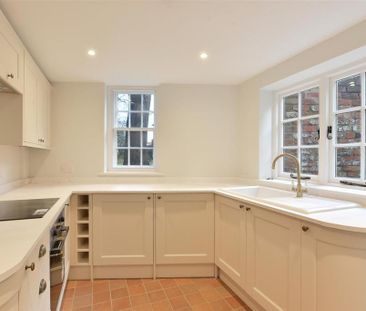 4 bedroom end of terrace house to rent - Photo 5