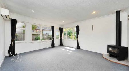 Great Location Family Home - Photo 2