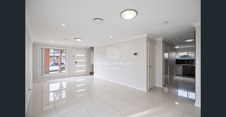 Contemporary 4 Bed Home - Great Location - Photo 2