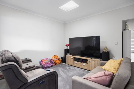 1/33 MATCHLESS AVENUE - Photo 2