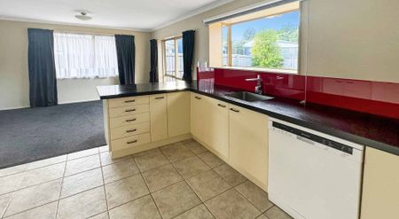 KAIAPOI - THREE BEDROOMS PLUS HOBBY ROOM, PET NEGOTIABLE - Photo 4