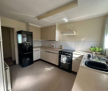 3 bedroom end of terrace house to rent - Photo 6