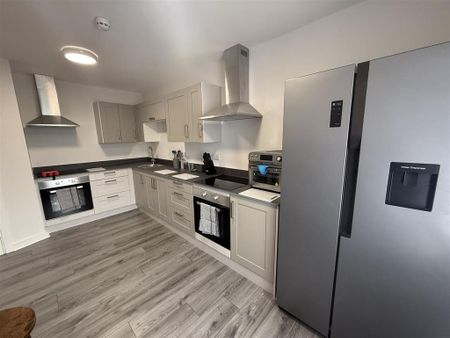 1 bedroom in a house share to rent - Photo 3