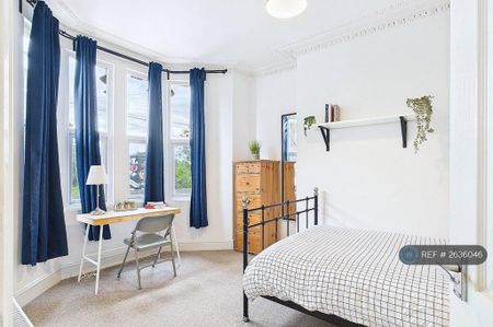 1 bedroom in a house share to rent - Photo 2