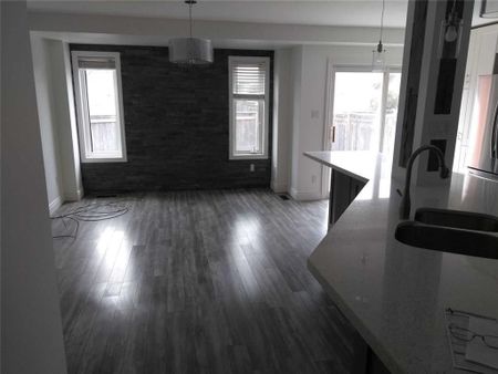 For Lease - 2502 Postmaster Drive, Oakville, Ontario - Photo 4