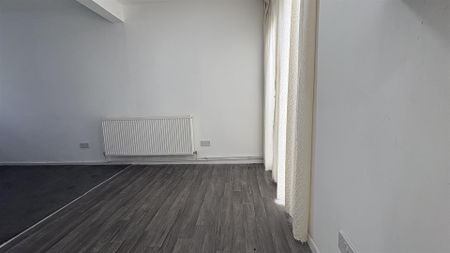 To Let - Photo 5