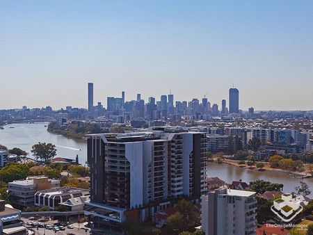 13th Floor Best 2 Bed 2 Bath Units in Toowong! - Photo 3