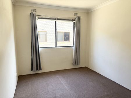 Spacious 2 bedrooms unit - Photo 2