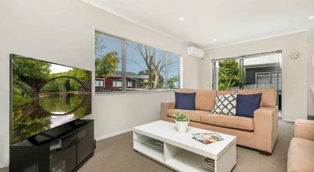 Fully fenced dog friendly family home - Photo 2