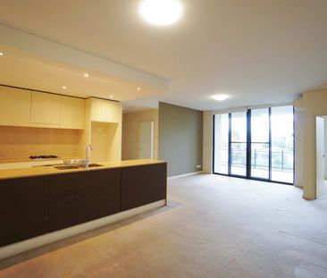 Stylish Two-Bedroom Apartment with Pool & Garden Views - Photo 3