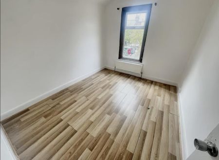 4 bedroom end of terrace house to rent - Photo 5