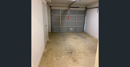 Modern 2-Bedroom Townhouse in Central Reservoir - Photo 2