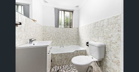 Large Two-Bedroom Apartment in Boutique Block - Photo 4