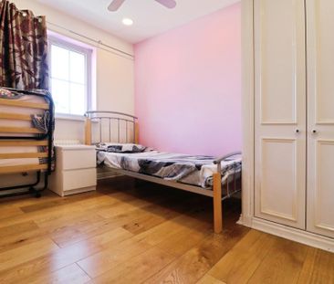 3-Bedroom Linked-Detached House - Langle... - Photo 5
