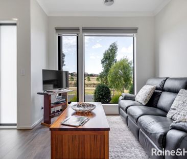 27 Angelas Way, Sunbury, VIC 3429 - Photo 6