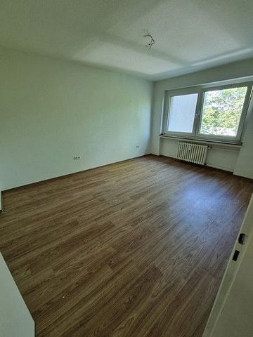 Schöne Aussicht: 2-Zimmer-Wohnung mit modernem Bad und Balkon - Foto 3