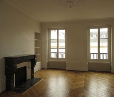 Location Appartement 4 pièces 121m² ORLEANS 45000 - Photo 2