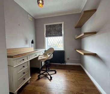 East Avenue, Heald Green, SK8 - Photo 3