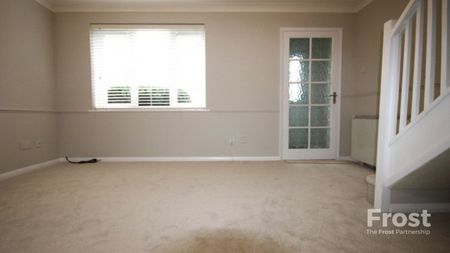 Bishops Drive, Feltham,TW14 - Photo 2