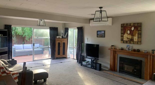 Charming College Street Living! - Photo 1