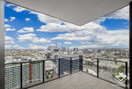 Luxury 22nd floor sub-penthouse with breath-taking city views! - Photo 3