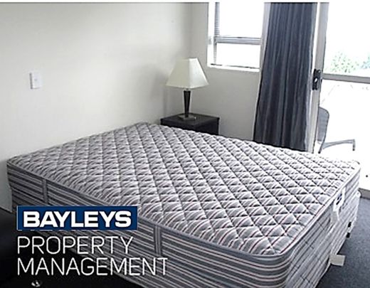 Ensuite Room in walking distance of Gardens - Photo 1