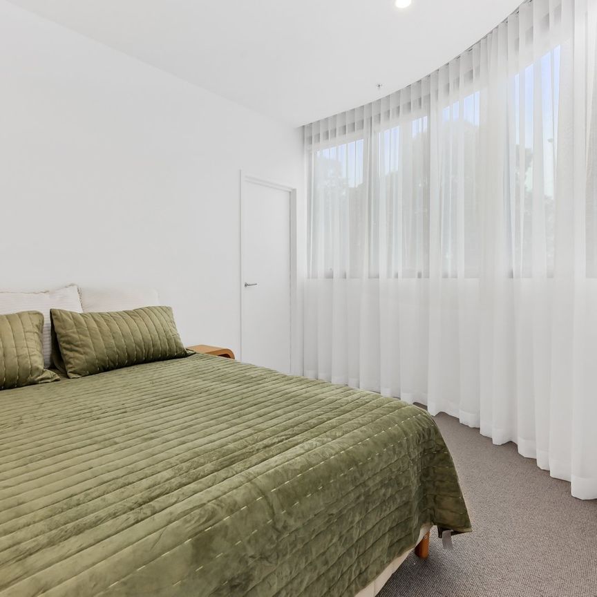 Premium Two-Bedroom Luxury Apartment close to all Amenities - Photo 1