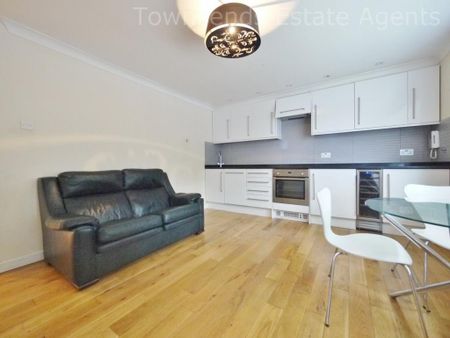 2 bedroom flat to rent - Photo 4