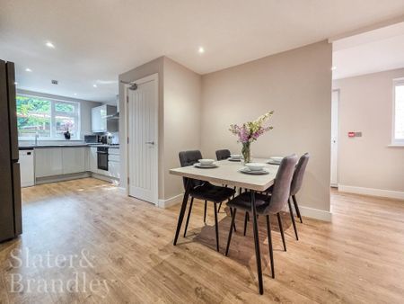 1 bedroom in a house share to rent - Photo 2