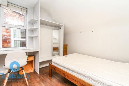 1 bedroom in a house share to rent - Photo 5