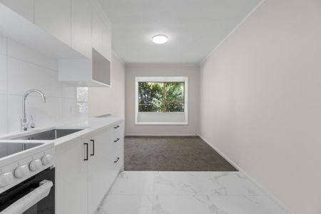 Stunning Newly Renovated 1-Bedroom Apartment in the Heart of Mt Albert - Photo 2