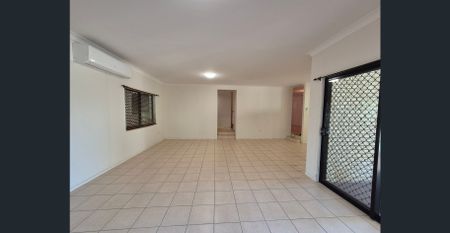 Stretton College Catchment – Spacious Family Home for Rent - Photo 3