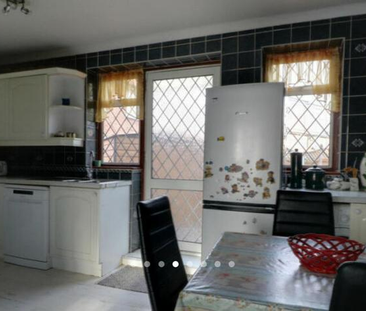 2 bedroom end of terrace house to rent - Photo 3