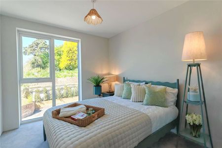 A stylish and contemporary new build apartment, a stroll from the Hythe beachfront. - Photo 3