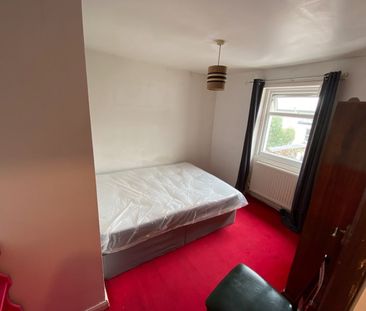 1 Bed Flat, Montpelier Road, BN1 - Photo 2