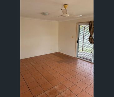 Farm Street Unit with Freshly Renovated Bathroom - AVAILABLE 4 MARCH - Photo 2