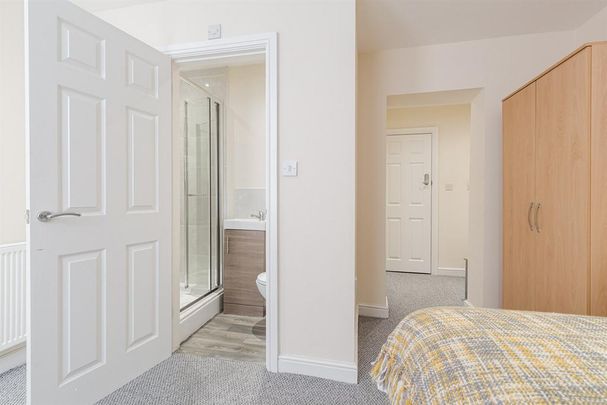 1 bedroom in a house share to rent - Photo 1