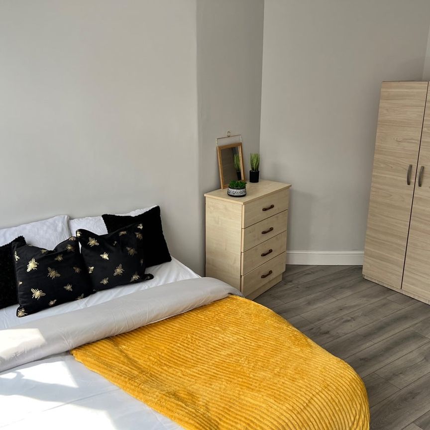 Room in a Shared Flat, Homerton High Street, E9 - Photo 1