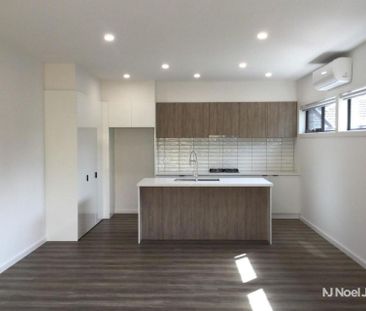 4/6 Esther Crescent, MOOROOLBARK - Photo 2