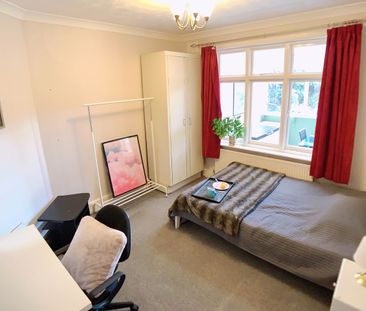 Room in a Shared House, Broadlands Road, SO17 - Photo 5