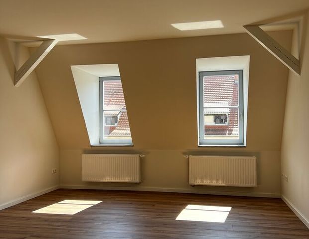 ERSTBEZUG - große 2-Raum Altbauwohnung mit offener Küche - Photo 1