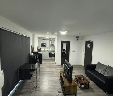 Flat to rent on - Photo 2