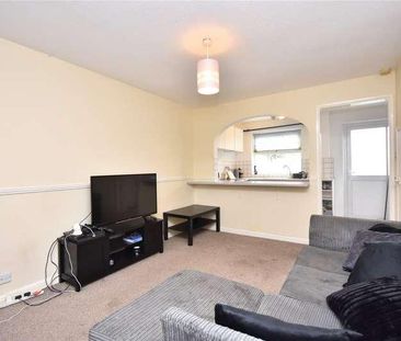 Edward Walk, Aylesbury, HP21 - Photo 1