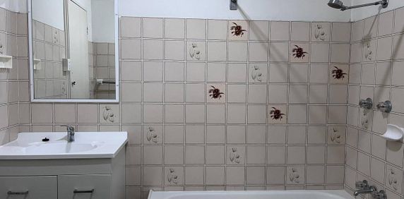 1 Bedroom Flat - Photo 2