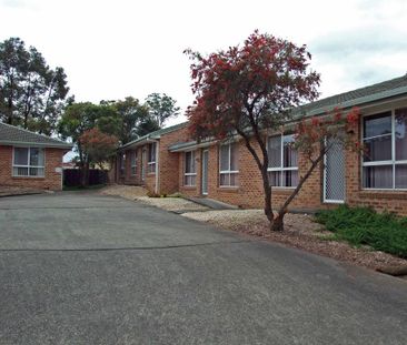 Refurbished private two bedroom villa with courtyard - Photo 3