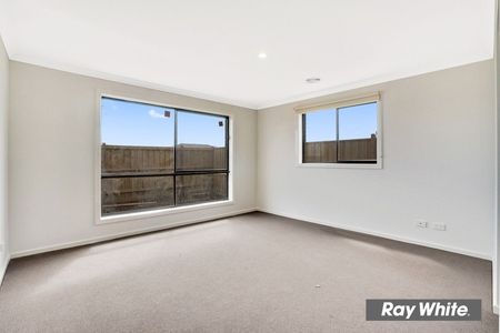 Stunning Residence with Style and Comfort in Jubilee - Photo 5