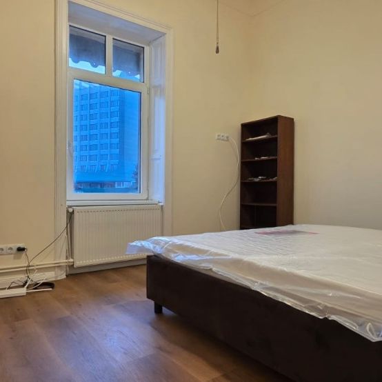 For rent an apartment with 1 bedroom, kitchen and bathroom in the central area of ​​Cluj-Napoca, about 15 minutes walk from the University of Medicine and Pharmacy. Also valid for Erasmus students. - Photo 1