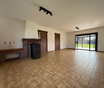 Jolie villa 4 façades plain-pied située au cœur du village - Foto 1