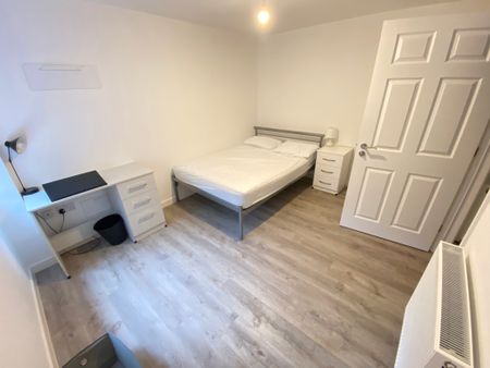 1 Bed Student Accommodation - Photo 4